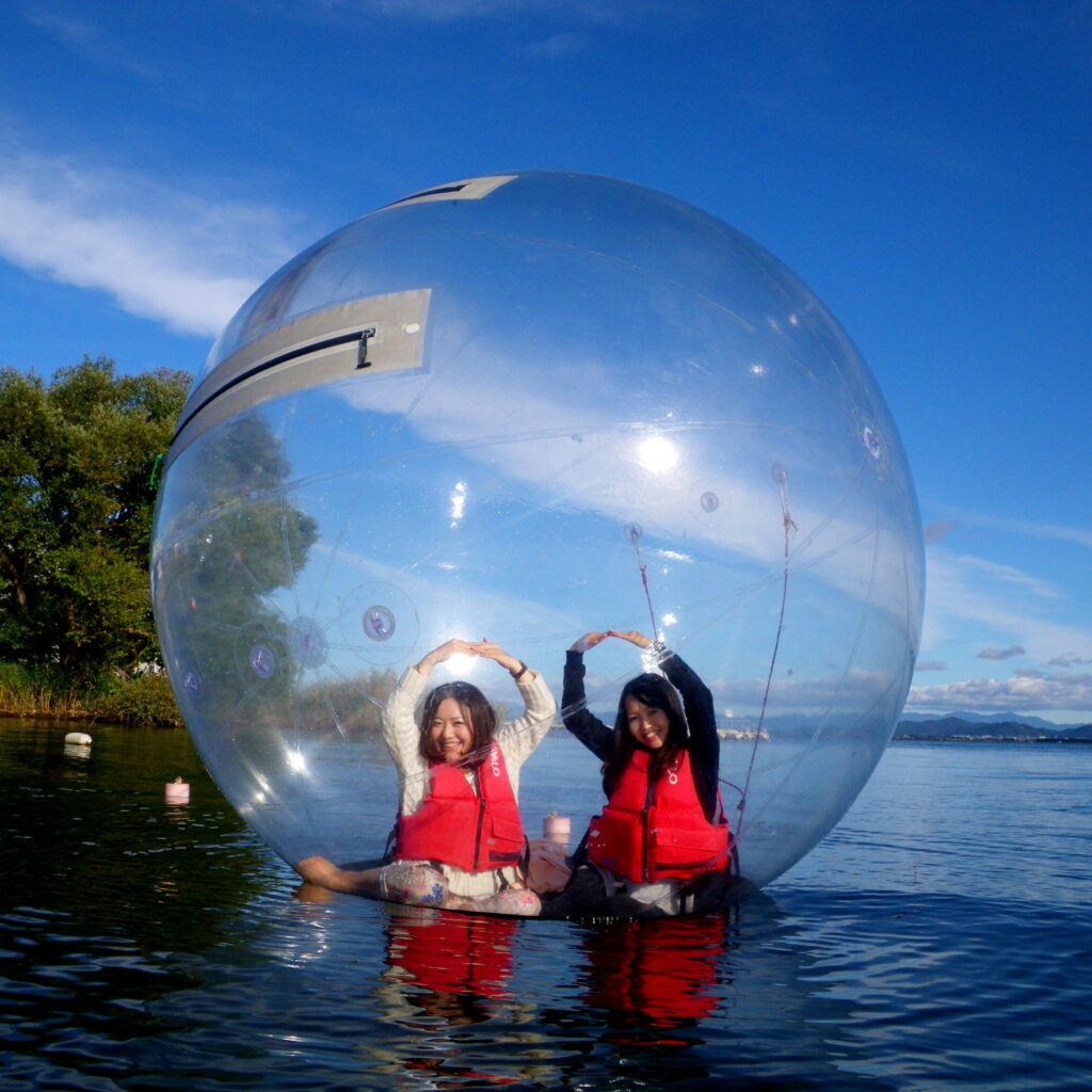 Simple Plan 日本一のびわ湖でウォーターボール体験 琵琶湖の自然体験学習施設オーパル